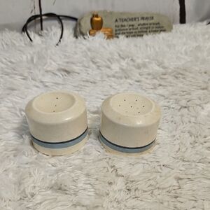 Lenox Brushwork Blue Salt & Pepper Shakers Tan‎ Speckled Stripes Kitchen